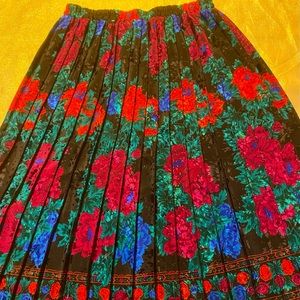 Vintage Floral Print Skirt w/ Medium Pleats & Vibrant Colors🖤❤️💚💙